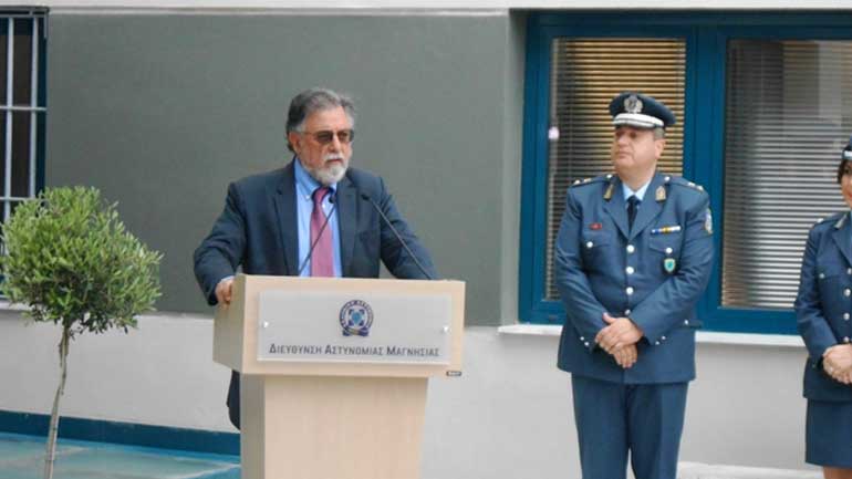 Πανούσης: «Δεν μπορεί να θεωρείται παρείσακτη η αστυνομία στο προαύλιο της Βουλής»